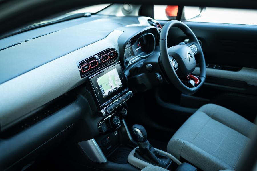 Интерьер Citroen C3 Aircross 2019 года  (JP) (фото 10 из 31)